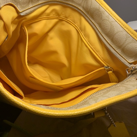 Authentic Signature Coach tote - Picture 3 of 6